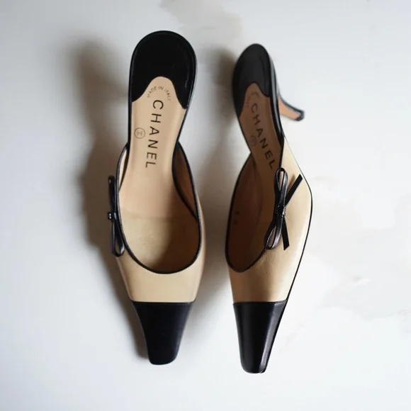 Rare Vintage CHANEL Heels - Picture 3 of 5